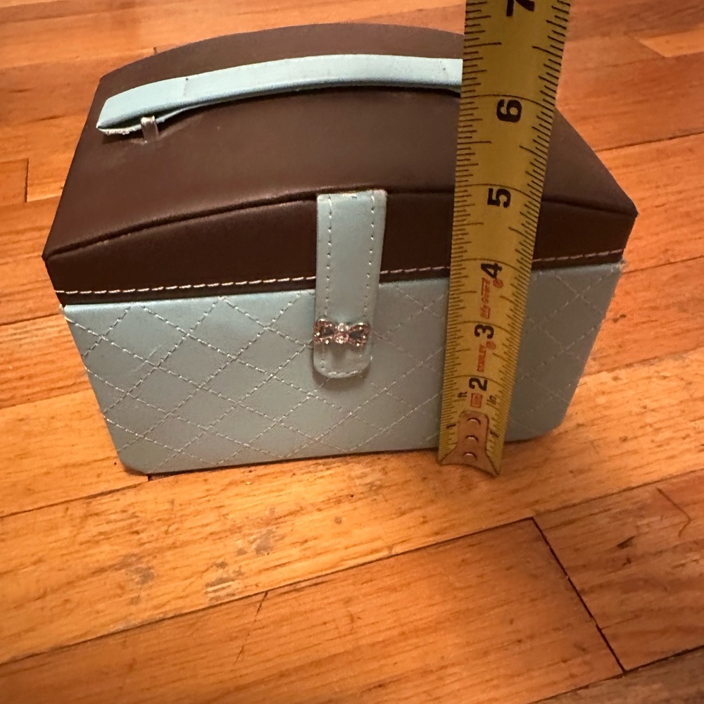 Elegant “Tiffany Blue” Color & Chocolate Jewelry Box - Picture 10 of 13